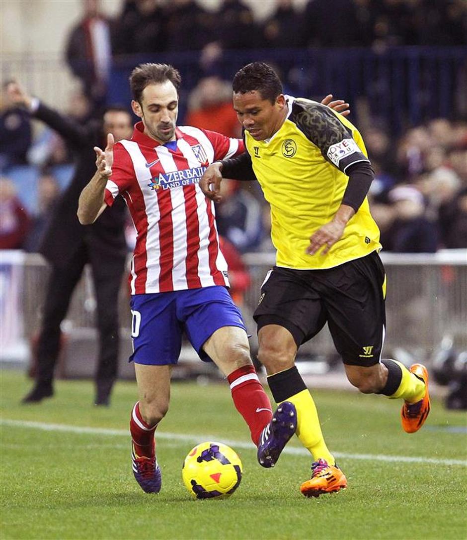 Bacca Juanfran Torres Atletico Madrid Sevilla Liga BBVA Španija prvenstvo | Avtor: EPA