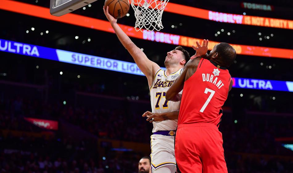 Dončić, ki je ob koncu spet šepal, prvi strelec ekipe, a ...