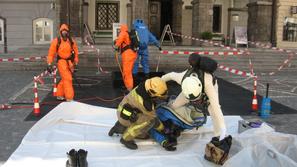 Pošiljka z neznano snovjo, MOL