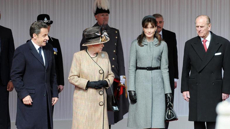 Nicolasa Sarkozyja, ki ga spremlja tudi francoska prva dama Carla Bruni Sarkozy,