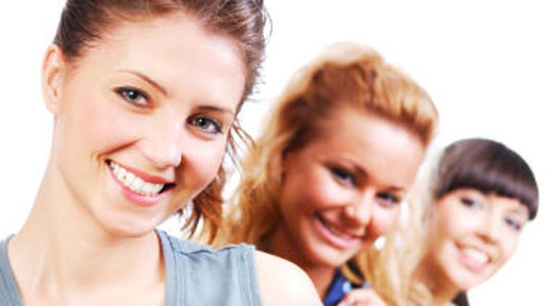 Tri lepotičke so fante pustile doma ...