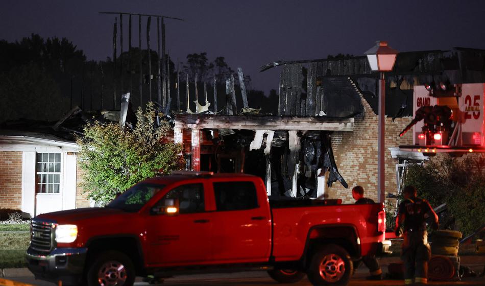 40-letni moški ubil več vernikov in nato cerkev zažgal