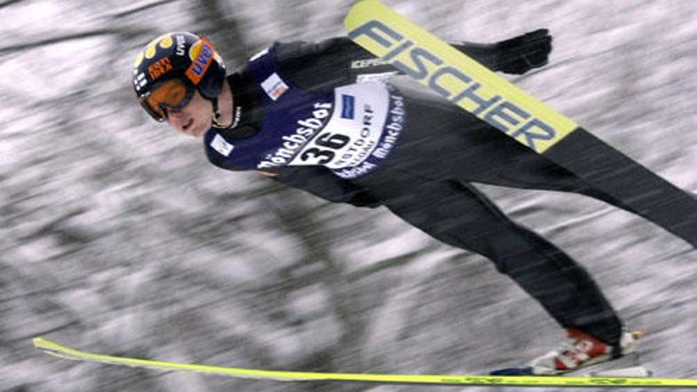 Harri Olli je sobotni posamezni zmagi dodal še zmago v ekipni konkurenci.