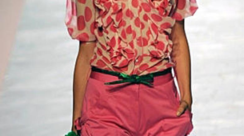 Vroče hlačke so kos, ki ga to poletje morate imeti.