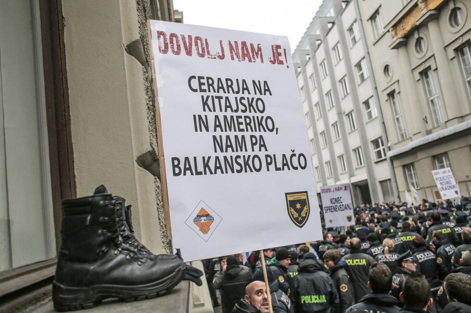 Shod policistov | Avtor: Saša Despot