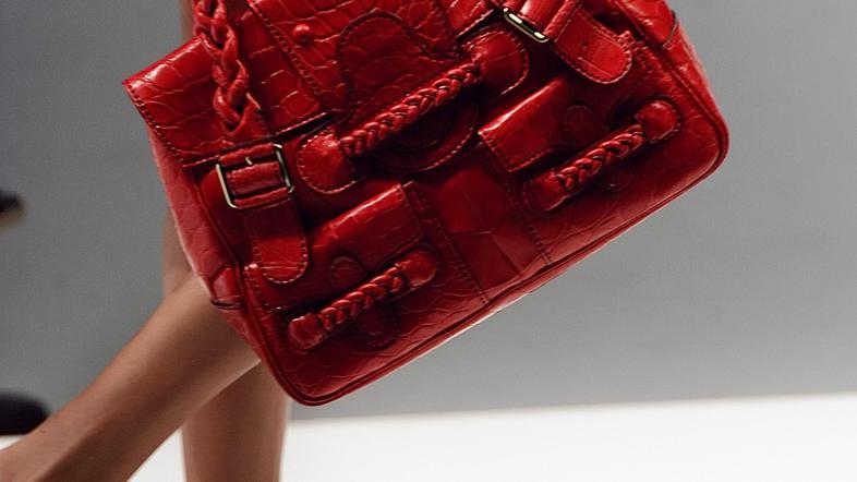 Velike in majhne, odvisno od priložnosti. Materiali v tej sezoni izjemno živahni