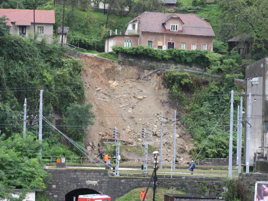 Plaz v Obrežju pri Zidanem mostu