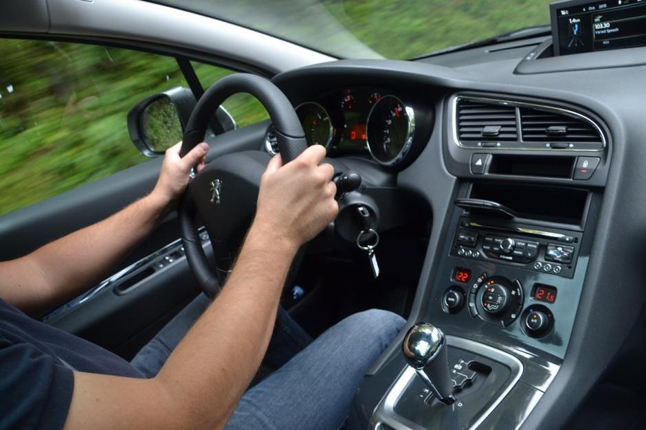 Peugeotova karavana avtomatikov | Avtor: Gregor Prebil