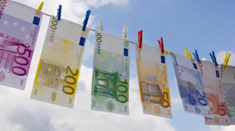 Najbogatejša milijarderja naj bi imela kar 17 milijard evrov.