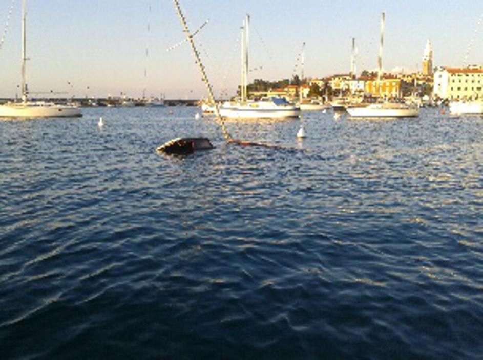 potopljena barka, Izola