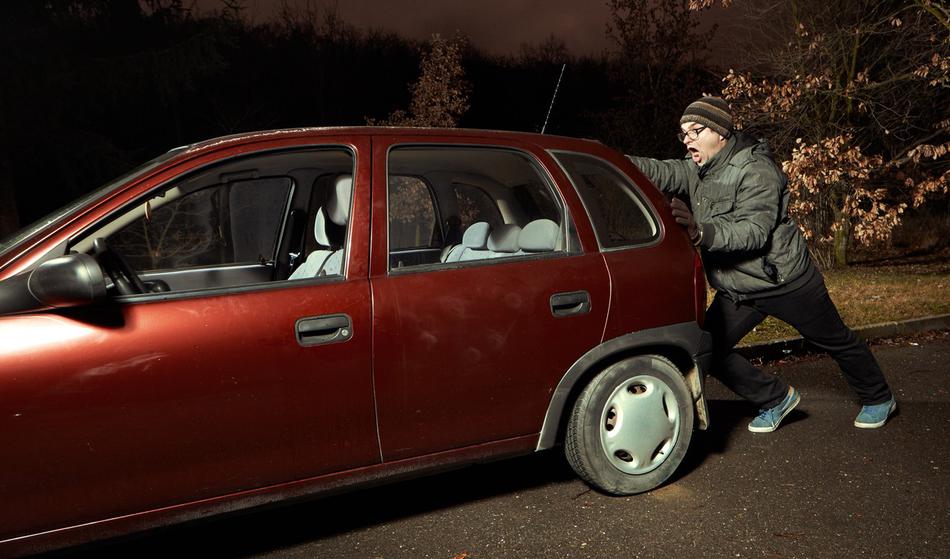 Kako dolgo je treba peljati, da se napolni akumulator?