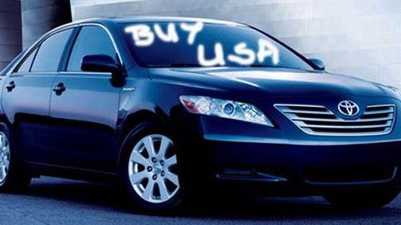 Vandali so na vetrobranskih steklih pustili napis "Kupujte ameriško".