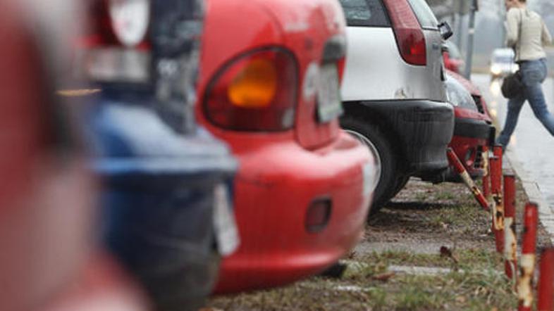 Župan je napovedal, da bodo morali stanovalci kupiti parkirne prostore ali pa pa
