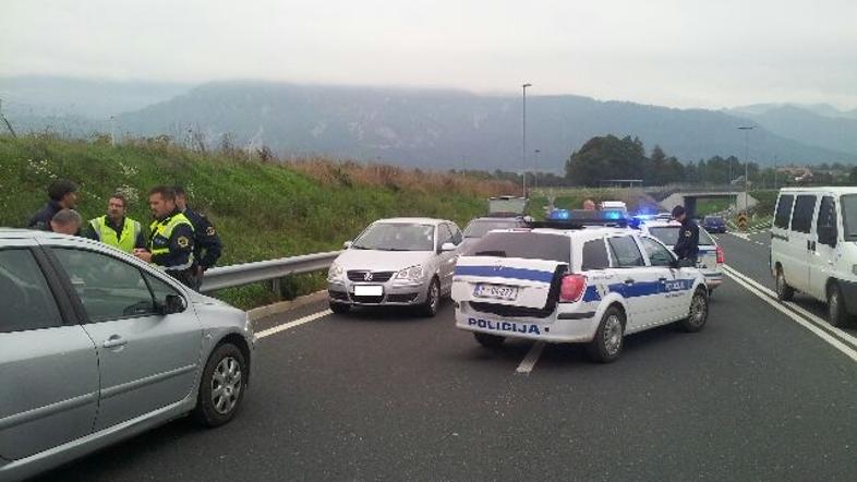 policija policisti avtocesta beg