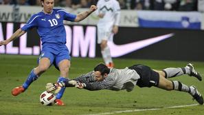 Cassano, Handanovic Slovenija Italija kvalifikacije za Euro 2012 EP Stožice