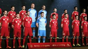 Španija Casillas Ramos novi dresi predstavitev Madrid Iniesta Alonso Mata