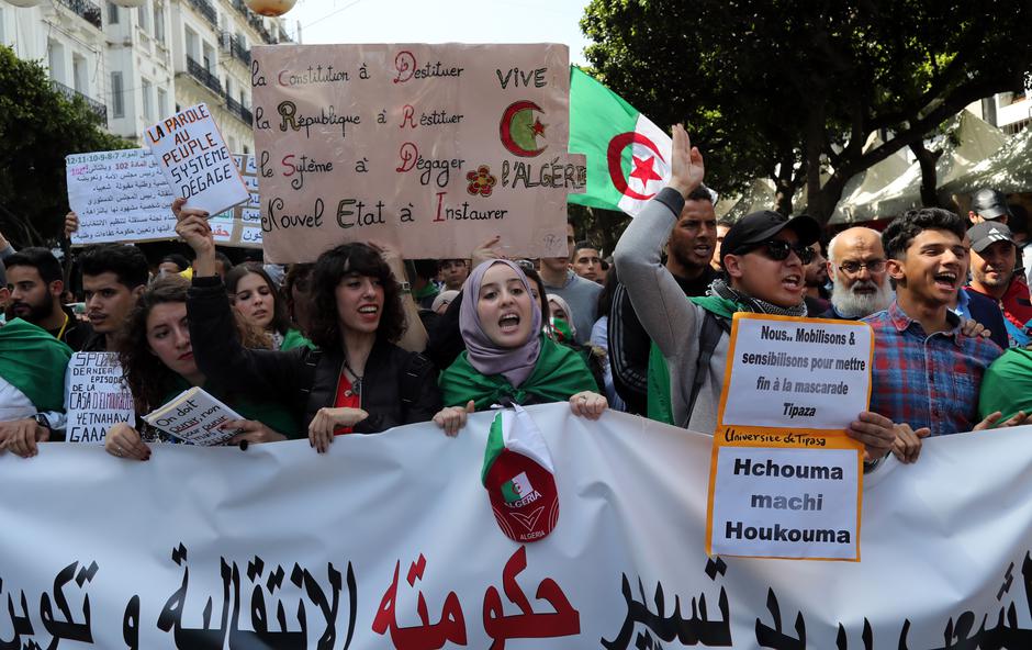 Protesti proti alžirskemu predsedniku Abdelazizu Boutefliki | Avtor: epa