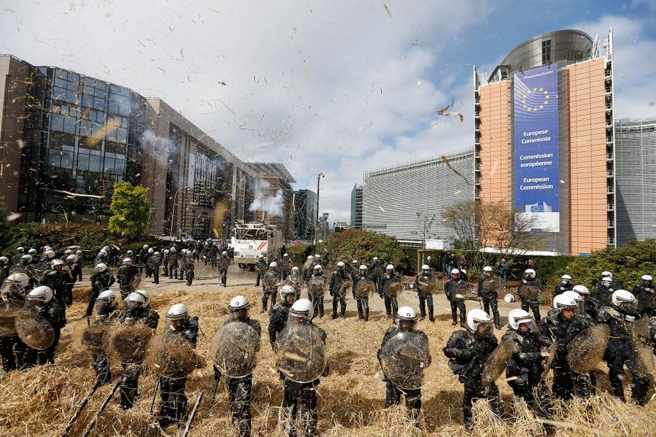Protesti kmetov v Bruslju | Avtor: EPA