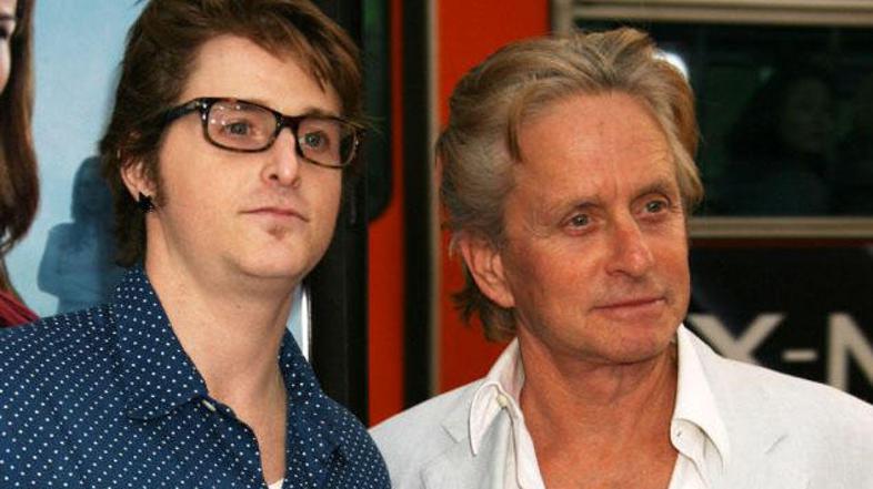 Cameron Douglas s svojim slavnim očetom. (Foto: Flynet/JLP)