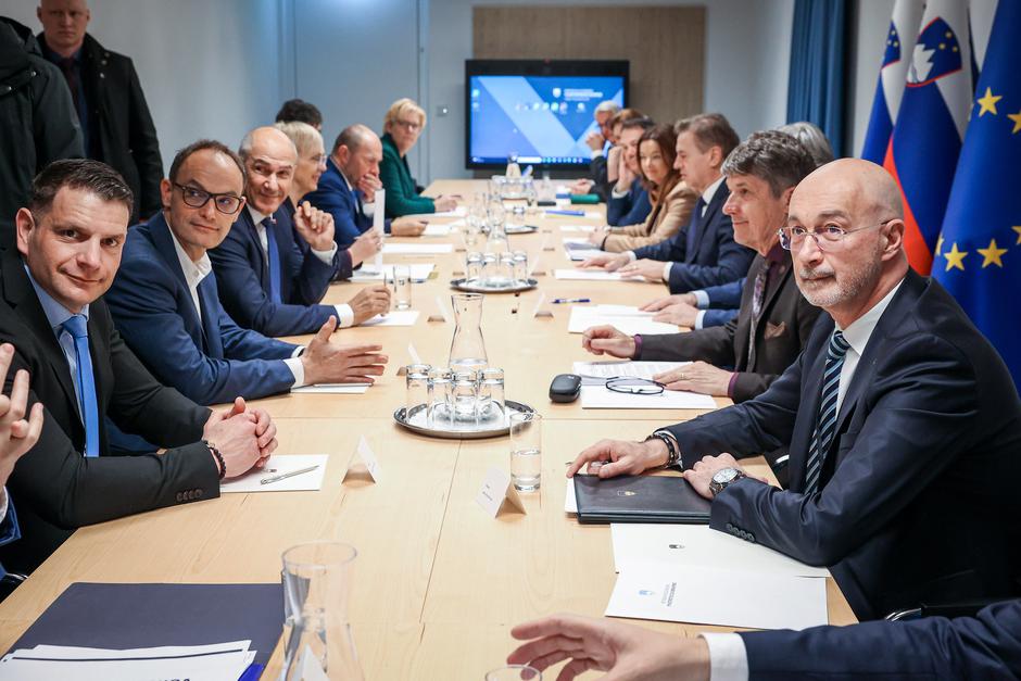 Svet za nacionalno varnost, ki ga je zaradi prisluhov sklical predsednik vlade Robert Golob | Avtor: Daniel Novakovič/STA