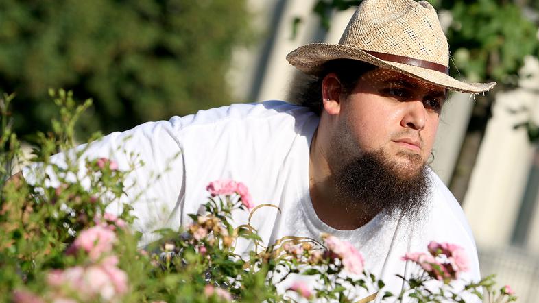 Občinstvo v Gallusovi dvorani Cankarjevega doma in pred TV zasloni bosta
jutri 