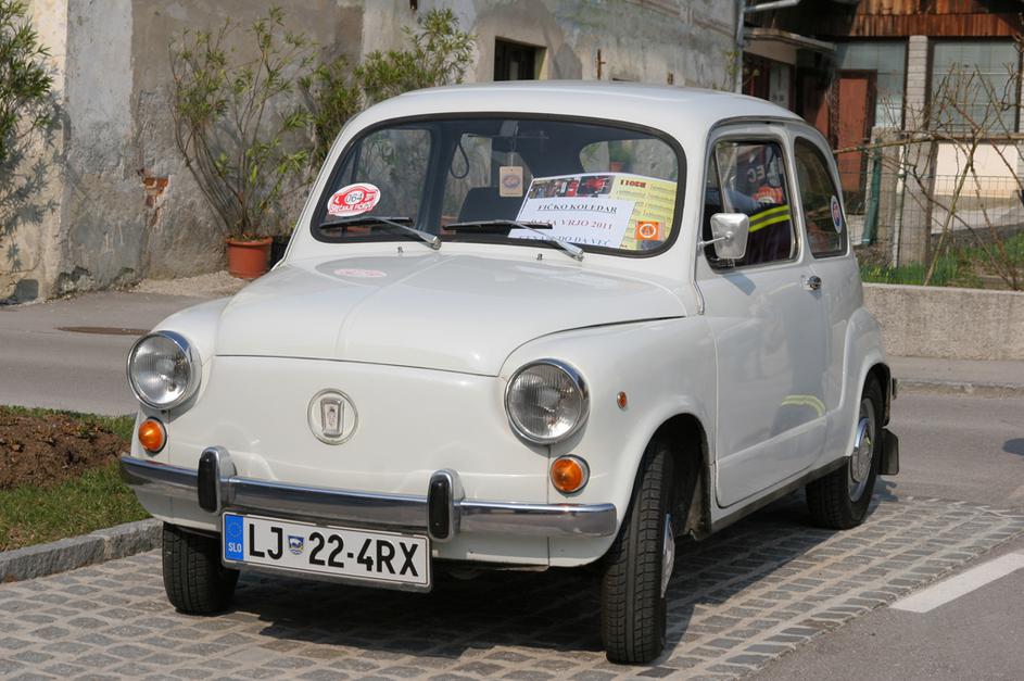 Tradicionalno srečanje fičkov v Lukovici pri Ljubljani.