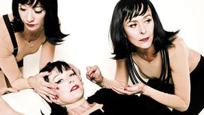 Pomarančno kožo so prvič uprizorili aprila 2006 v beograjskem Ateljeju 212, avto