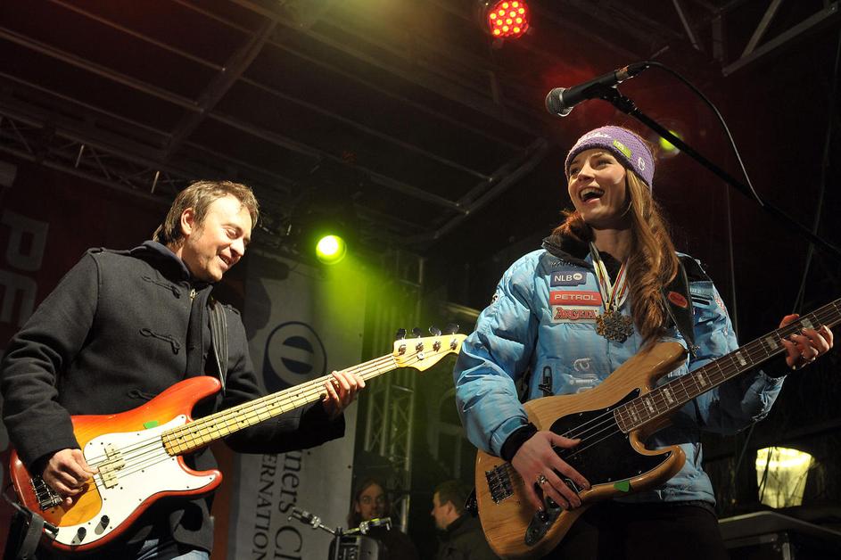 Veličasten sprejem ZLATE Tine Maze!