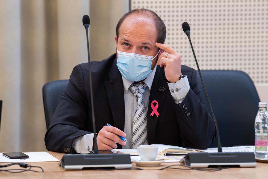 Vlada razpravlja o epidemiološki situaciji | Avtor: Vlada RS