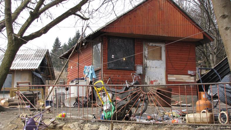 Prebivalci zgornjega Žabjaka (na fotografji) v spodnjem Brezju, ki je legalni de