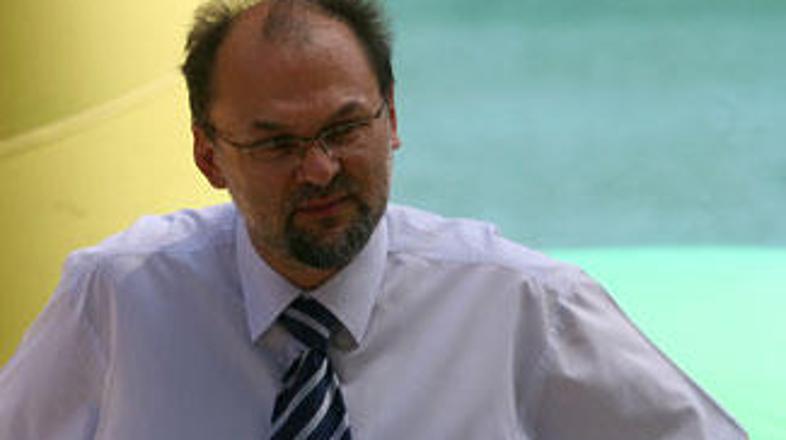 Kot poudarja Kacin, je Hrvaška ranljiva zato, ker z neverodostojnimi izjavami sv