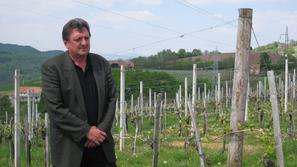 Alojz Kunej v enem od svojih vinogradov na Sremiču. (Foto: Nada Černič Cvetanovs