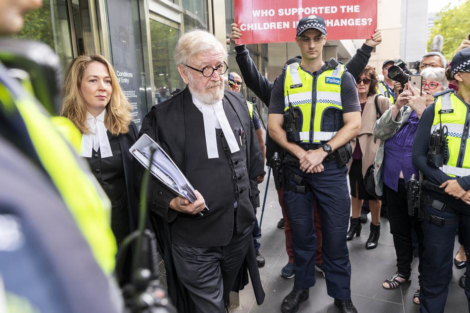 Sojenje kardinalu Georgeu Pellu