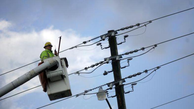 Izpad elektrike so občutili trije milijoni prebivalcev, po navedbah lokalnih med