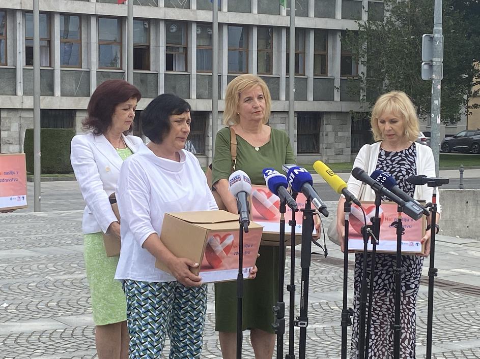 Peticija proti nasilju v zdravstvu, predaja podpisov