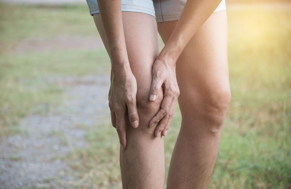 Ženska bolečina koleno | Avtor: Profimedia