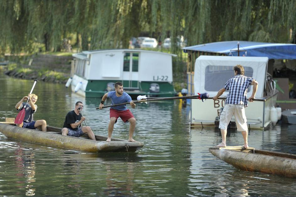 Borba čolnarjev na Ljubljanici.