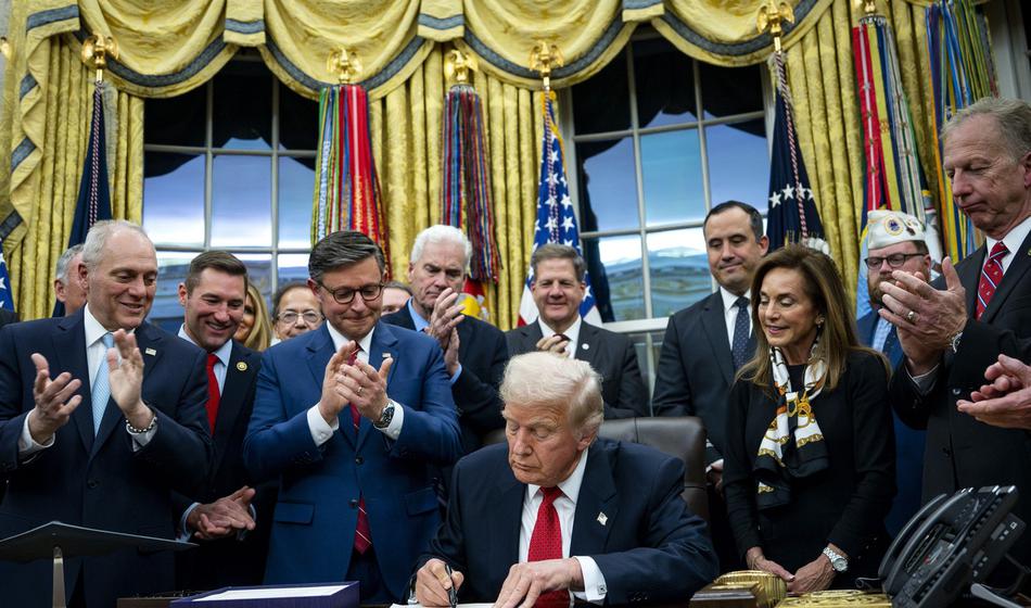 Trump podpisal zakon, s katerim se je končala najdaljša zaustavitev dela ameriške vlade