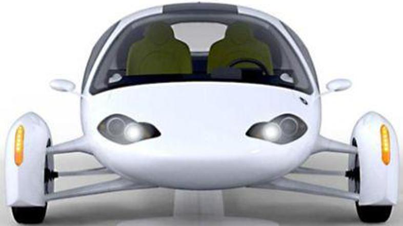 Ekološki trikolesnik je namenjen dvema osebama.