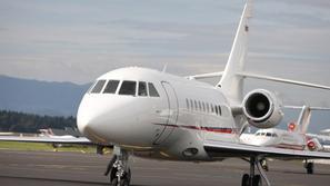 slovenija 16.10.09, falcon, vladno letalo, brnik, foto: bostjan tacol