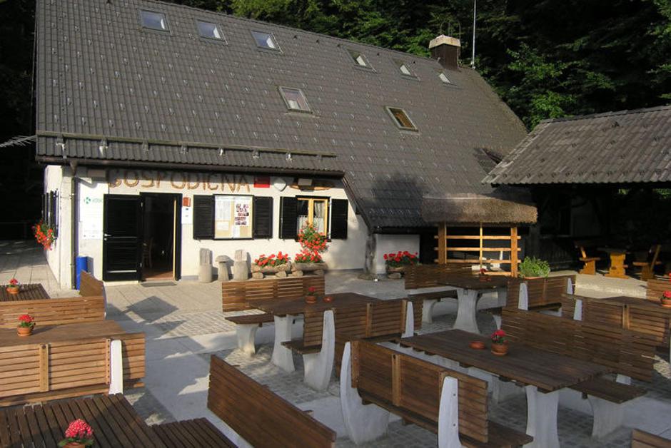 Planinski dom pri Gospodični na Gorjancih | Avtor: Blaž Mrhar