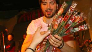 Toše je bil po mnenju mnogih ne le odličen pevec, temveč tudi dober človek.