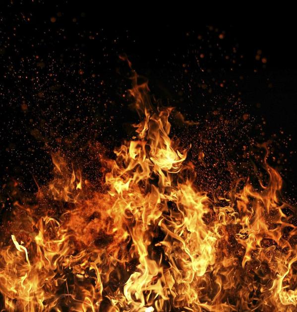 Požar so prostovoljni gasilci pogasili, enega izmed njih pa so odpeljali v bolni