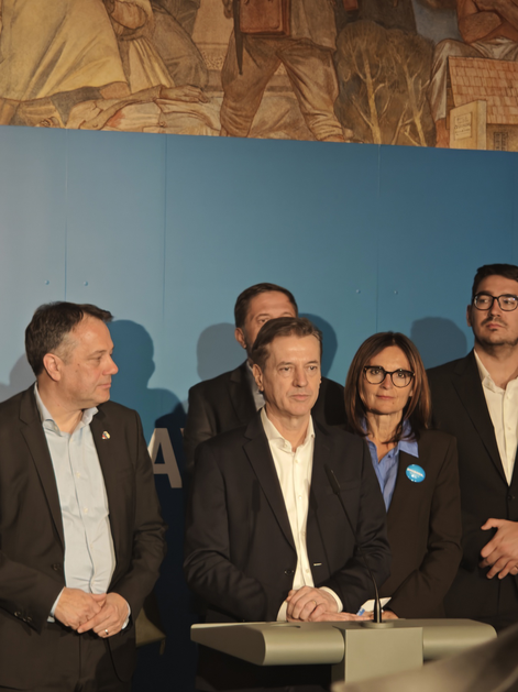 Matej Arčon Robert Golob