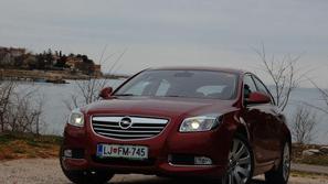 Opel je z insignio postal močen igralec v razredu passata, mondea, accorda, mazd