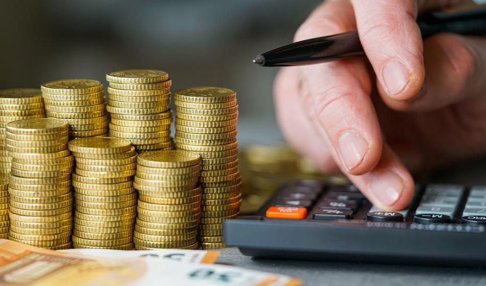 Računovodkinja komunale z denarjem podjetja plačevala svoje kredite in frizerja