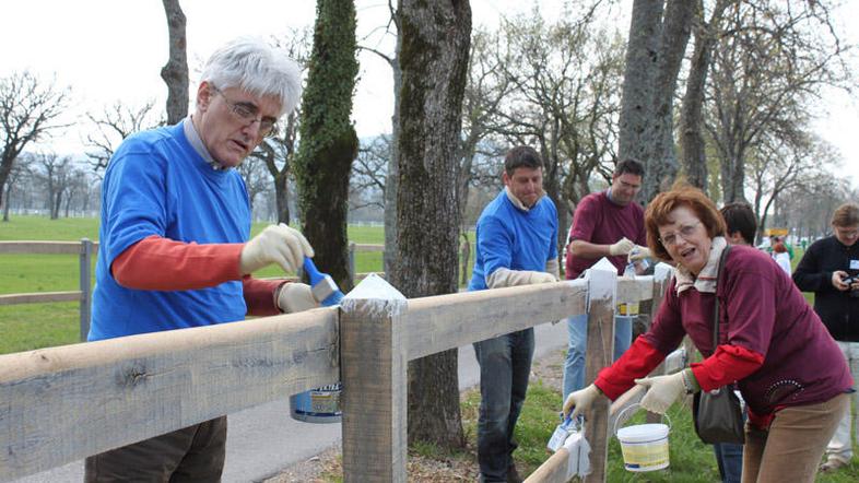 Za čopiče so prijeli minister Roko Žarnić, poslanca Breda Pečan in Franko Juri t