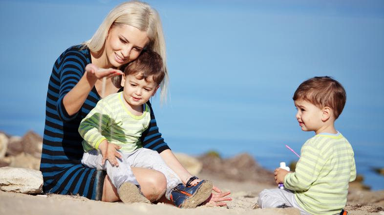 dvojčka, dvojčki, starši, starša, vzgoja