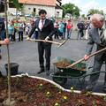 Naložbi so s posaditvijo lipe simbolno predali namenu Roman Grebenc, Patrick Vla