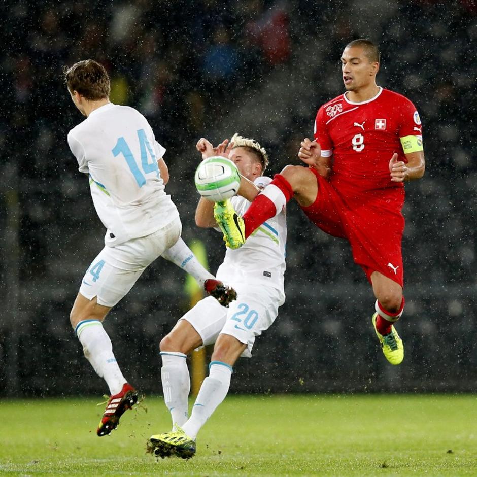 Švica Slovenija kvalifikacije za SP 2014 Stade de Suisse Bern Inler Kampl | Avtor: EPA